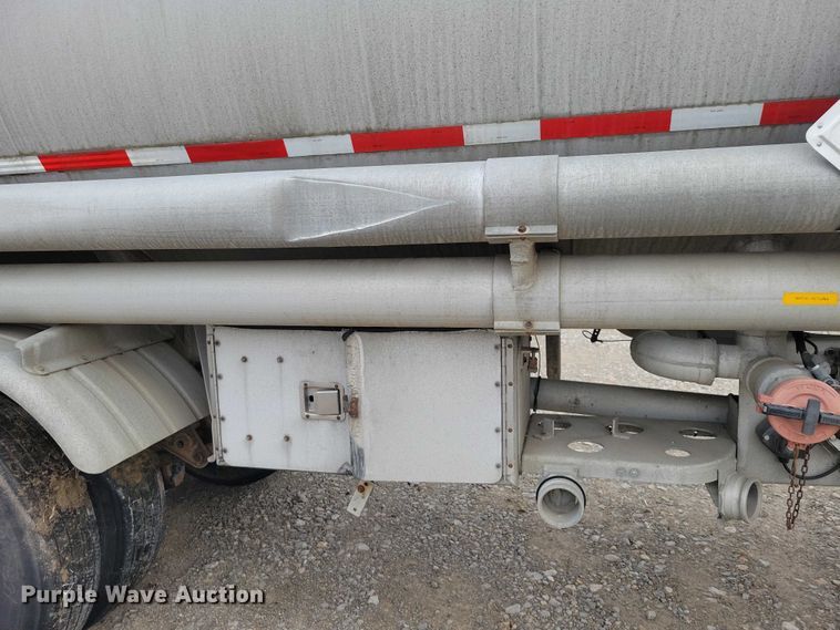 image for item EE0906 1989 Beall BAST-92-4 tank trailer