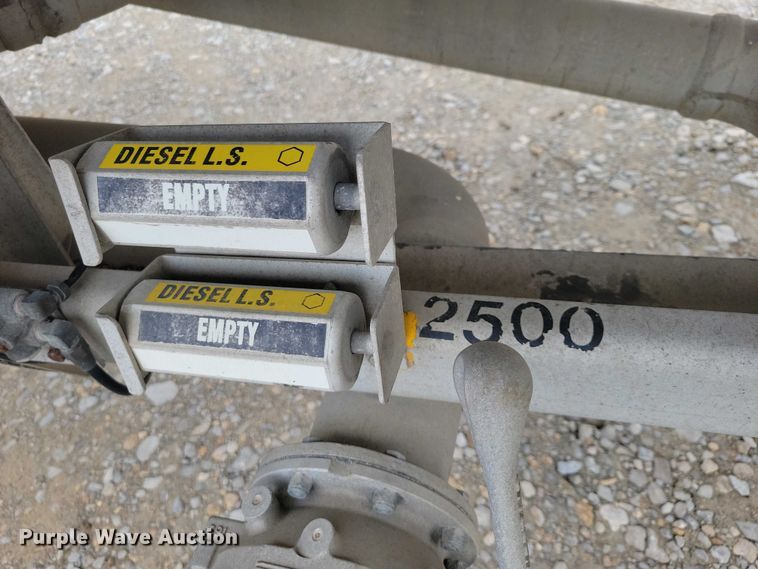 image for item EE0906 1989 Beall BAST-92-4 tank trailer