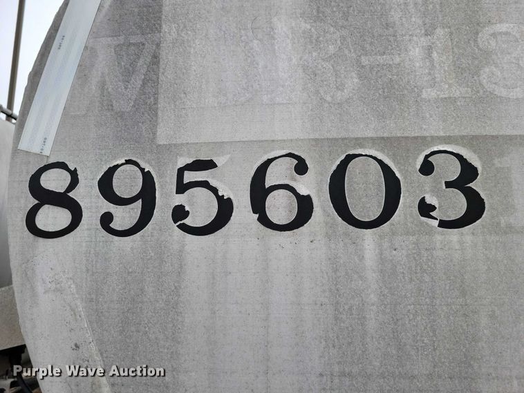 image for item EE0906 1989 Beall BAST-92-4 tank trailer