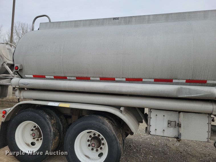 image for item EE0906 1989 Beall BAST-92-4 tank trailer