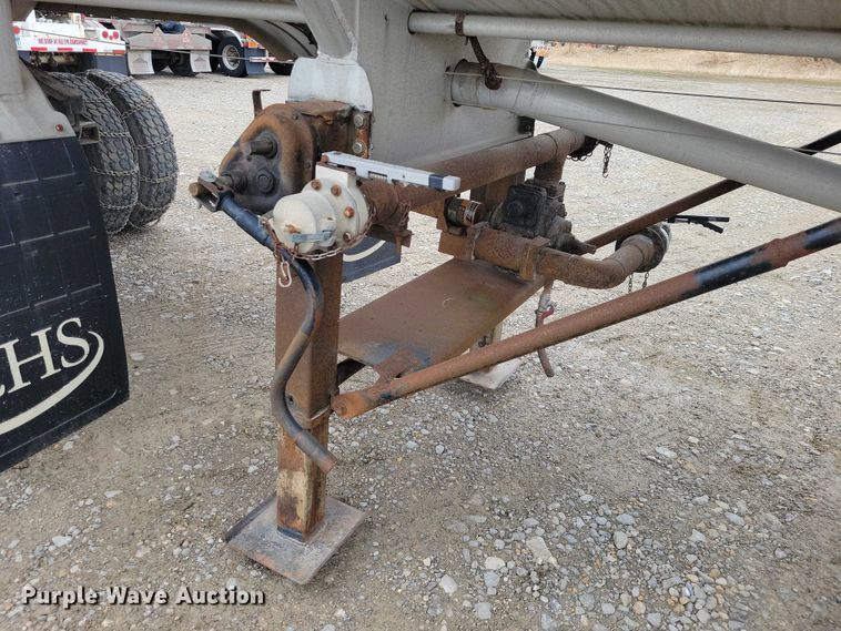 image for item EE0906 1989 Beall BAST-92-4 tank trailer