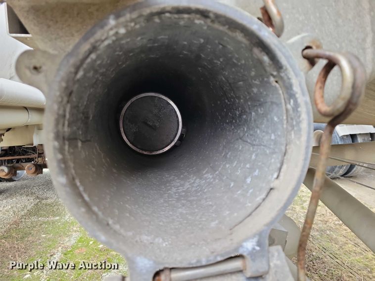 image for item EE0906 1989 Beall BAST-92-4 tank trailer