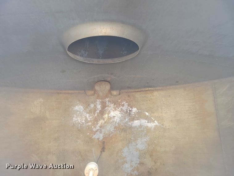 image for item EE0906 1989 Beall BAST-92-4 tank trailer