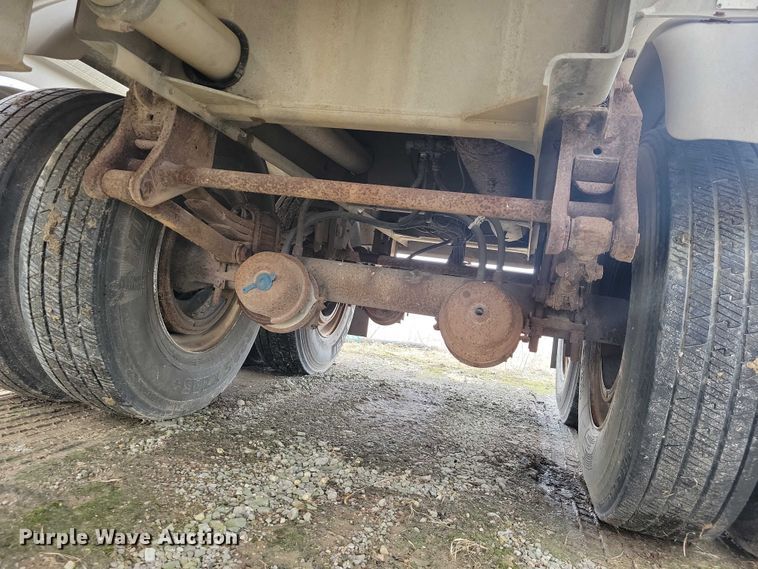 image for item EE0906 1989 Beall BAST-92-4 tank trailer