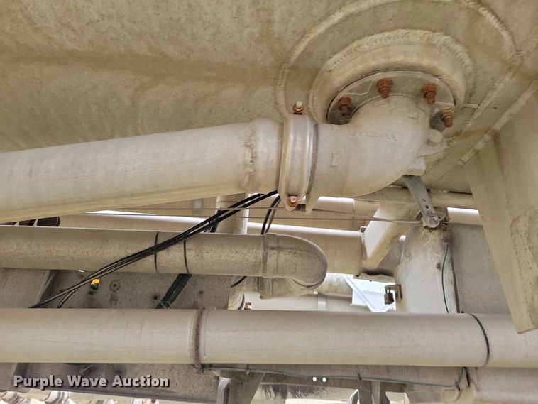 image for item EE0906 1989 Beall BAST-92-4 tank trailer