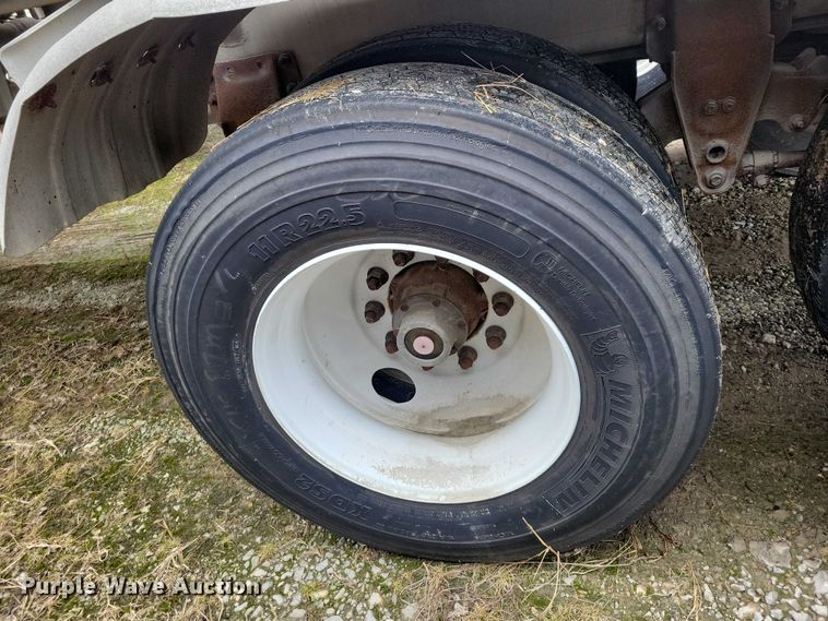 image for item EE0906 1989 Beall BAST-92-4 tank trailer