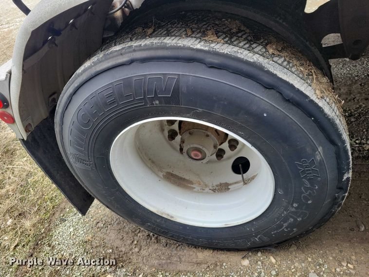 image for item EE0906 1989 Beall BAST-92-4 tank trailer