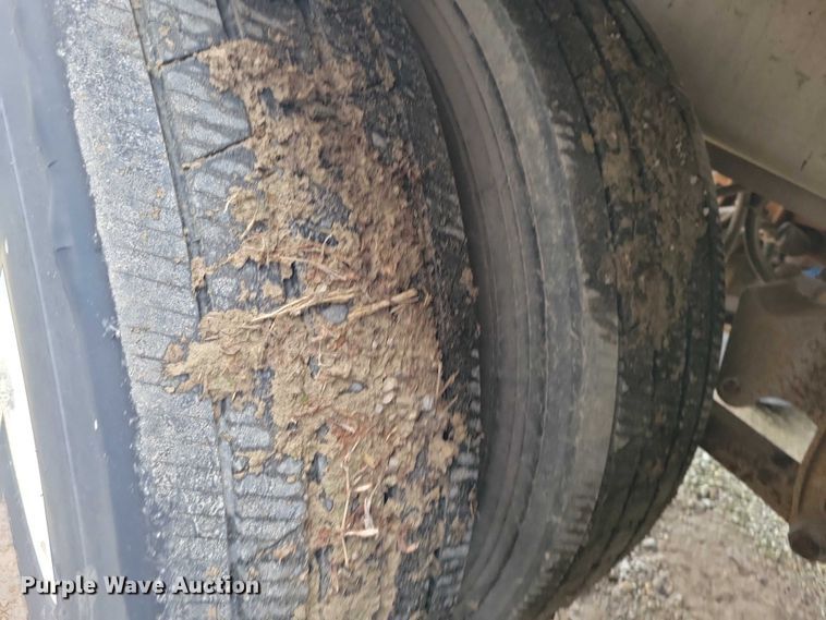 image for item EE0906 1989 Beall BAST-92-4 tank trailer