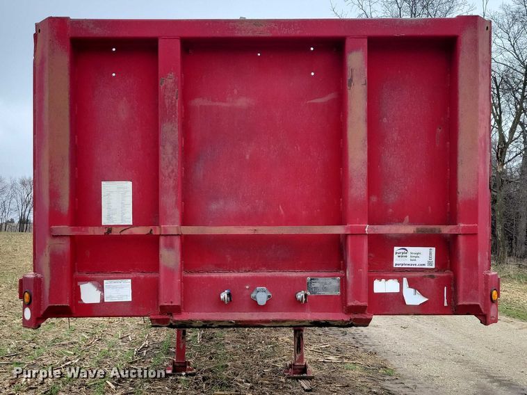 image for item EE0919 1982 Fruehauf flatbed trailer