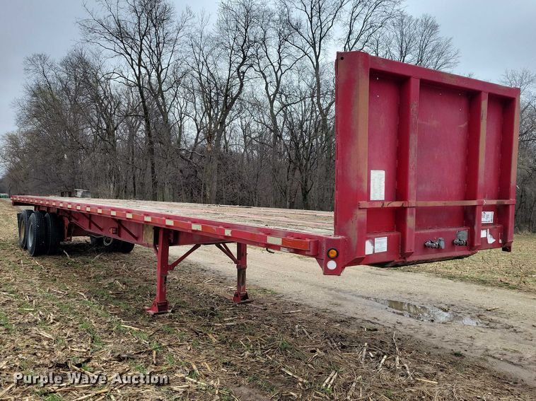 image for item EE0919 1982 Fruehauf flatbed trailer