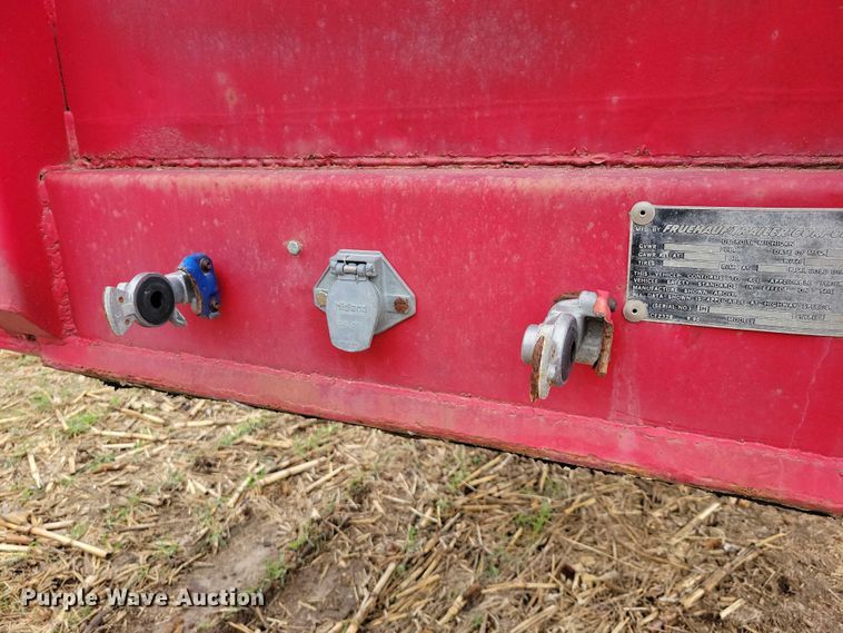 image for item EE0919 1982 Fruehauf flatbed trailer
