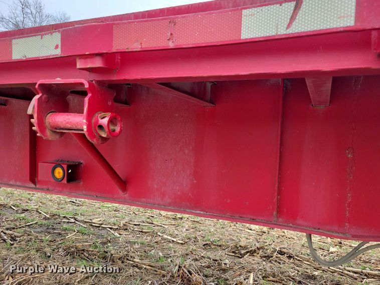 image for item EE0919 1982 Fruehauf flatbed trailer