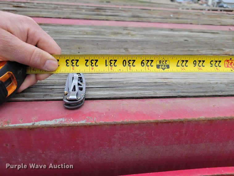 image for item EE0919 1982 Fruehauf flatbed trailer