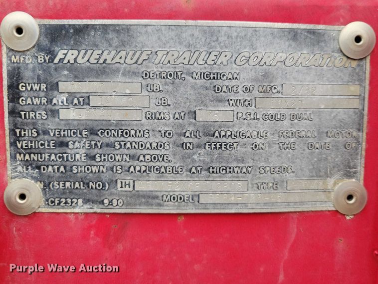 image for item EE0919 1982 Fruehauf flatbed trailer