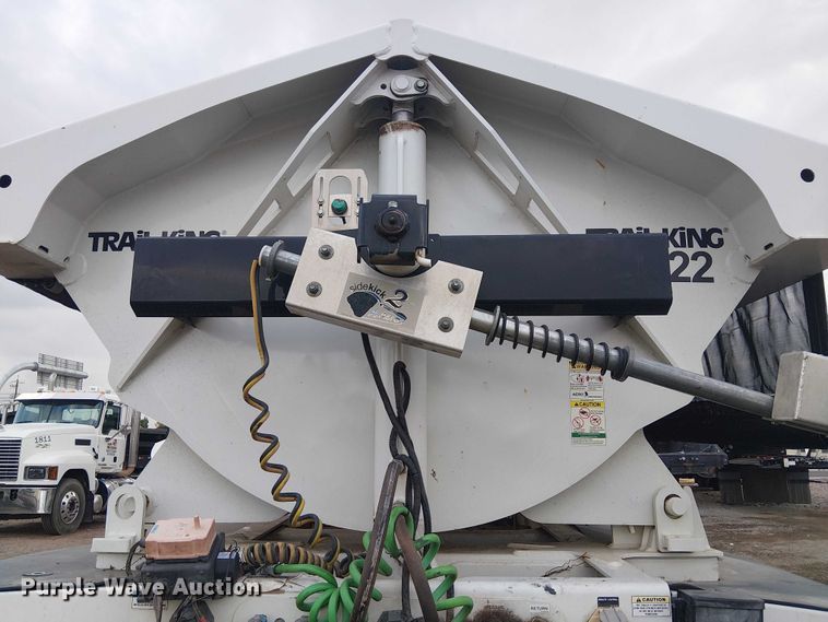 image for item EE5218 2022 Trail King Industries TK60SSD-402 side dump trailer