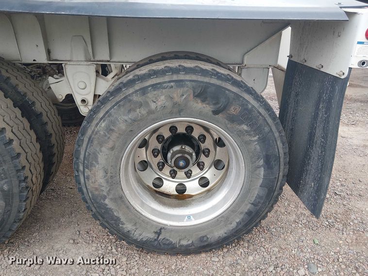 image for item EE5218 2022 Trail King Industries TK60SSD-402 side dump trailer