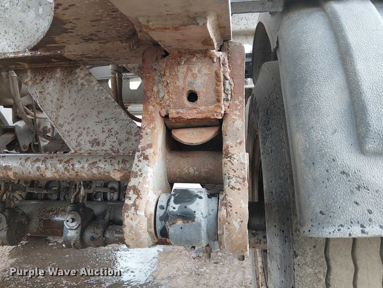 image for item EE5222 2002 Trail King Industries side dump trailer