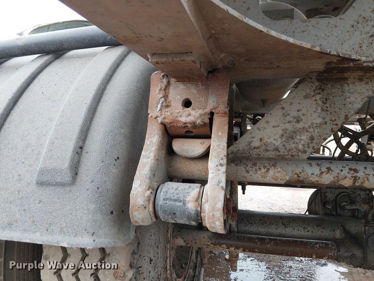 image for item EE5222 2002 Trail King Industries side dump trailer