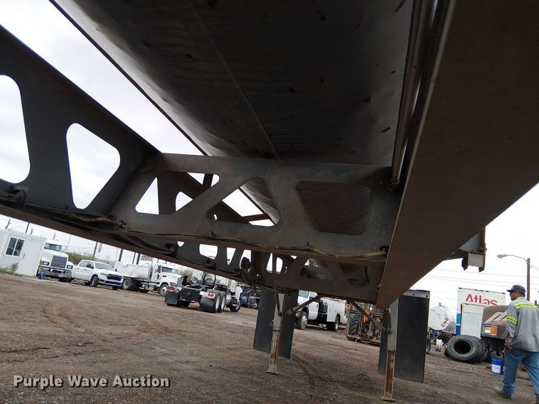 image for item EE5222 2002 Trail King Industries side dump trailer