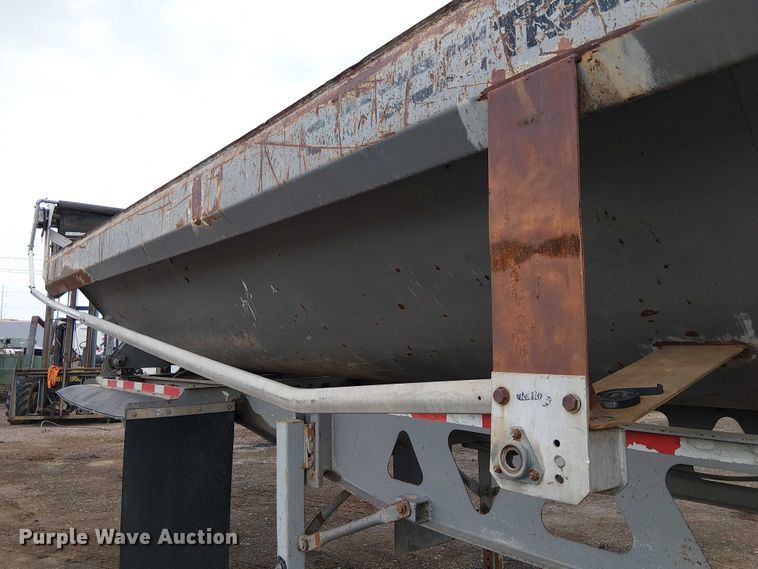 image for item EE5222 2002 Trail King Industries side dump trailer