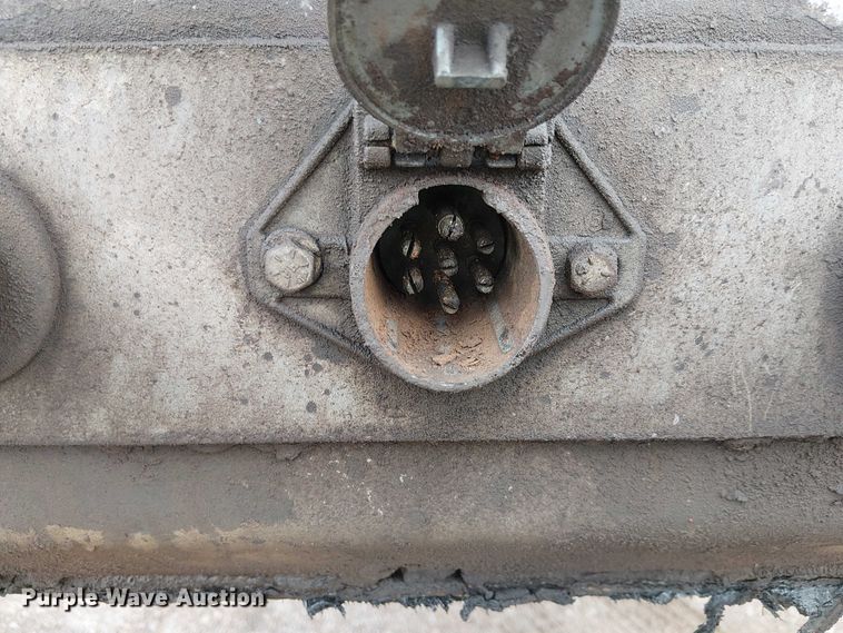 image for item EE5222 2002 Trail King Industries side dump trailer