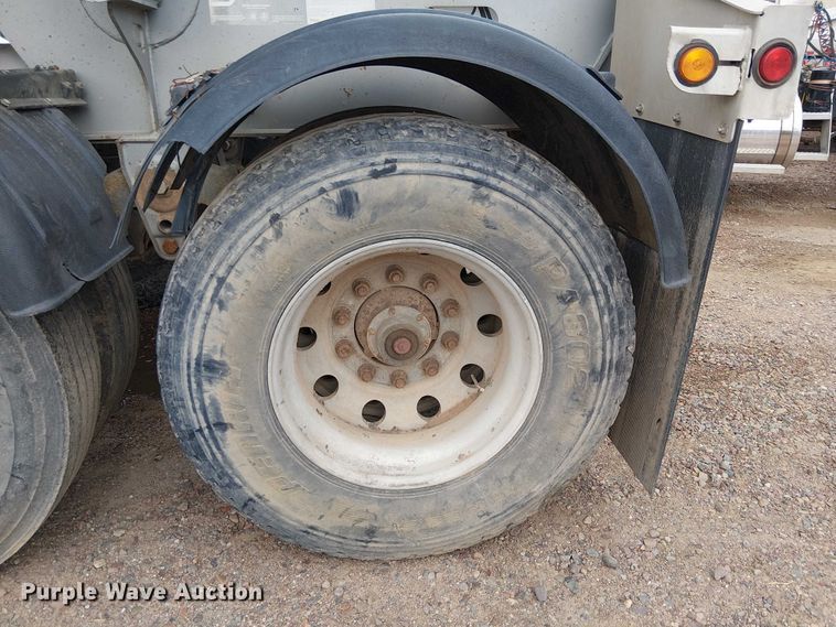 image for item EE5222 2002 Trail King Industries side dump trailer