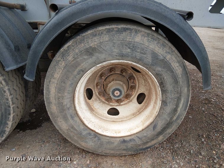 image for item EE5222 2002 Trail King Industries side dump trailer