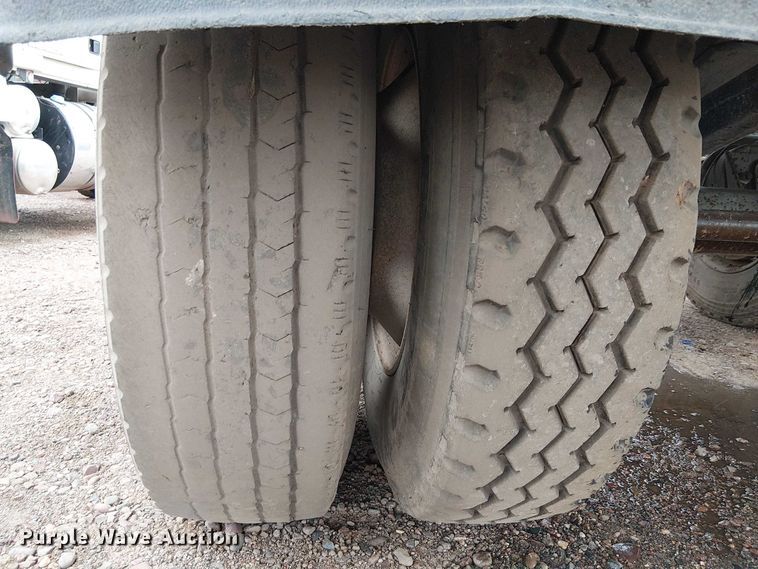 image for item EE5222 2002 Trail King Industries side dump trailer