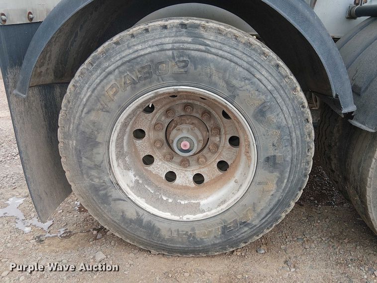 image for item EE5222 2002 Trail King Industries side dump trailer