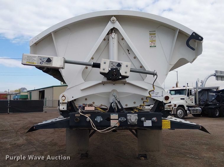 image for item EE5223 2021 Ranco side dump trailer