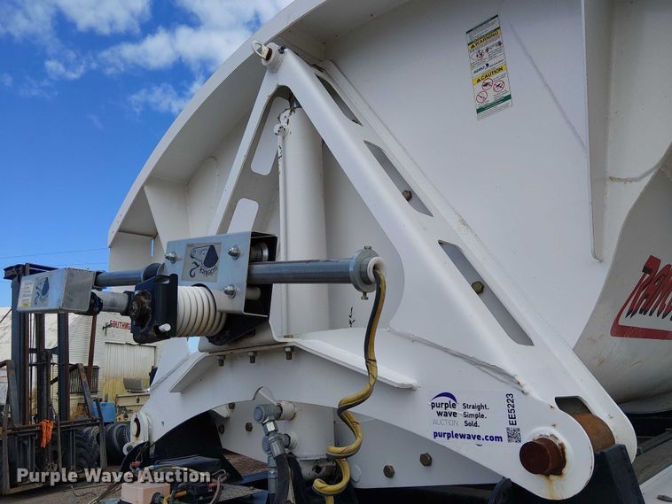 image for item EE5223 2021 Ranco side dump trailer