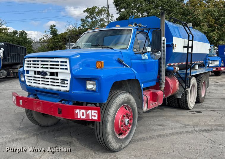 image for item EF2224 1984 Ford FT8000 water truck