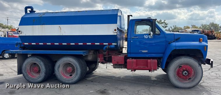 image for item EF2224 1984 Ford FT8000 water truck