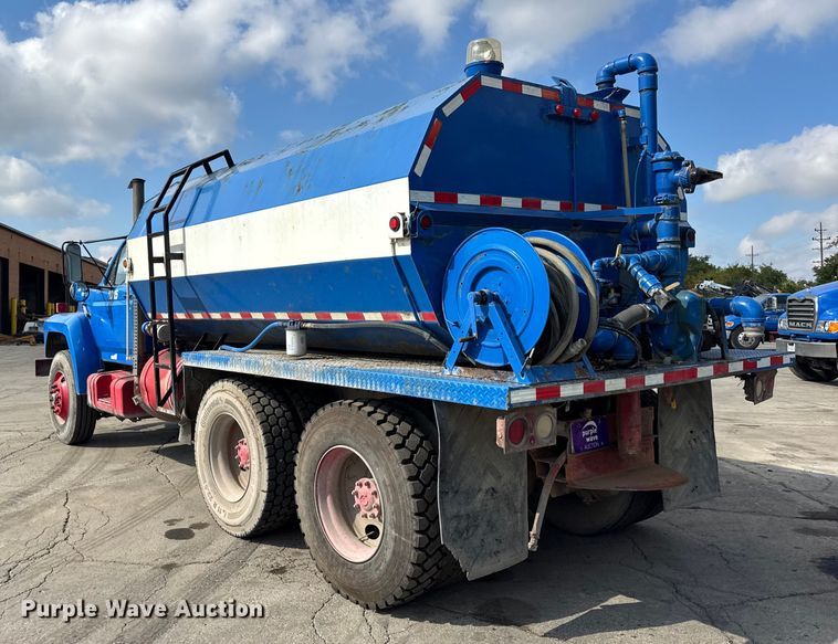 image for item EF2224 1984 Ford FT8000 water truck