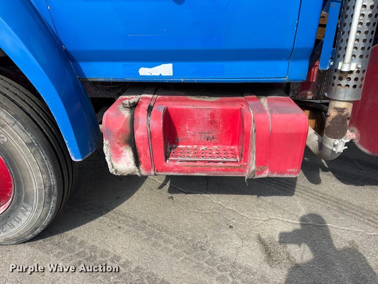 image for item EF2224 1984 Ford FT8000 water truck