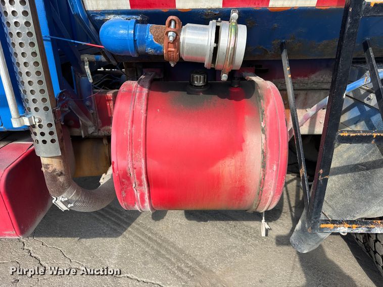 image for item EF2224 1984 Ford FT8000 water truck