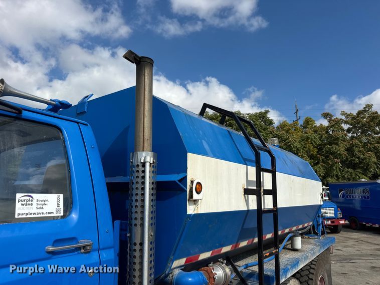 image for item EF2224 1984 Ford FT8000 water truck