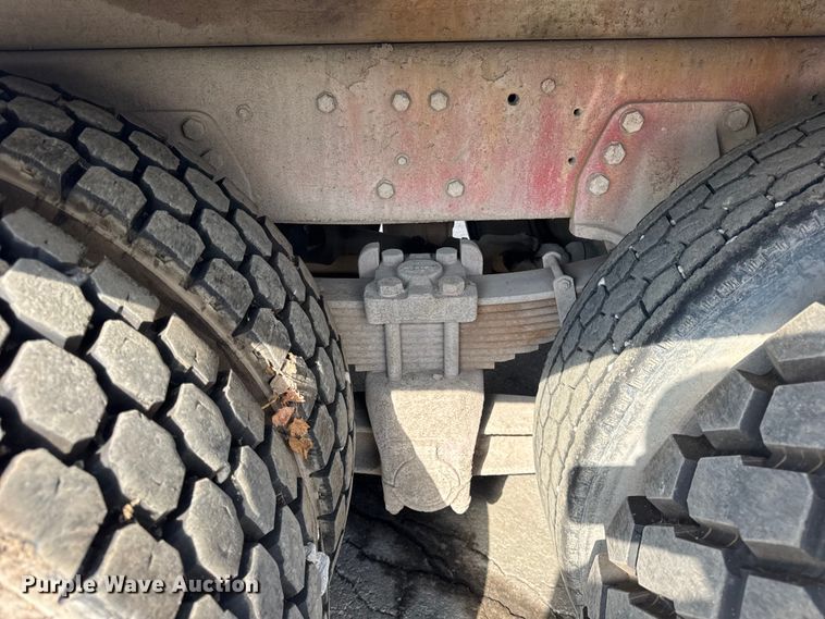 image for item EF2224 1984 Ford FT8000 water truck