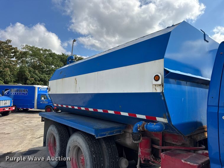 image for item EF2224 1984 Ford FT8000 water truck
