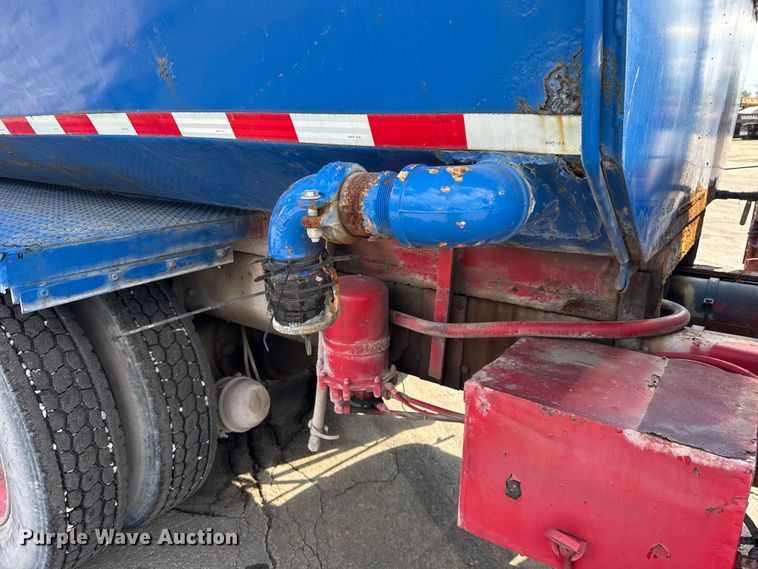 image for item EF2224 1984 Ford FT8000 water truck