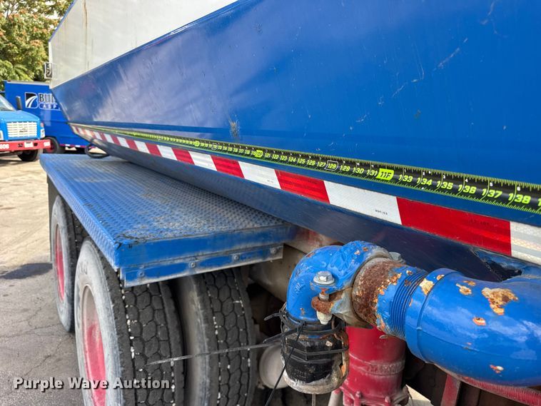 image for item EF2224 1984 Ford FT8000 water truck