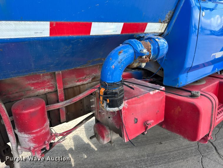 image for item EF2224 1984 Ford FT8000 water truck