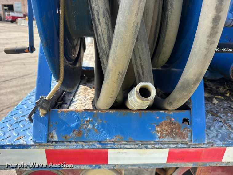 image for item EF2224 1984 Ford FT8000 water truck