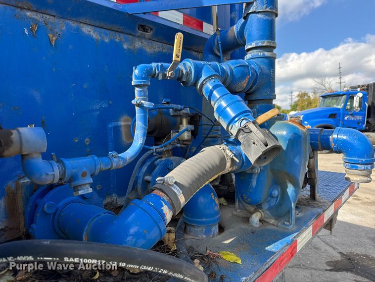 image for item EF2224 1984 Ford FT8000 water truck