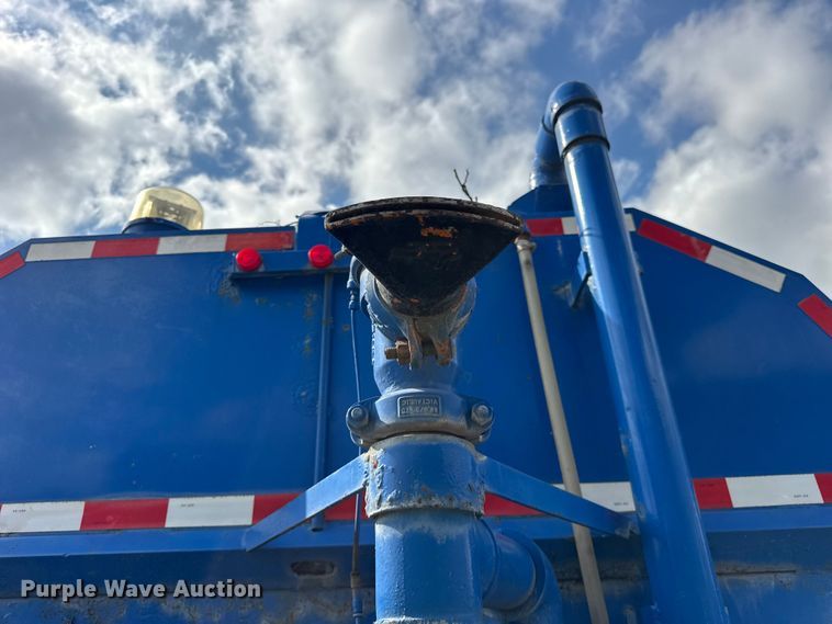 image for item EF2224 1984 Ford FT8000 water truck