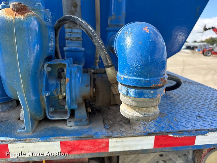 image for item EF2224 1984 Ford FT8000 water truck