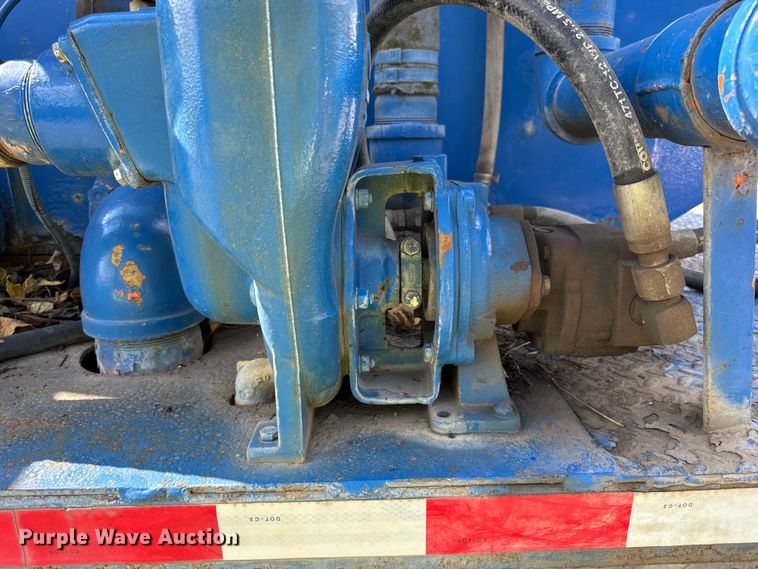 image for item EF2224 1984 Ford FT8000 water truck