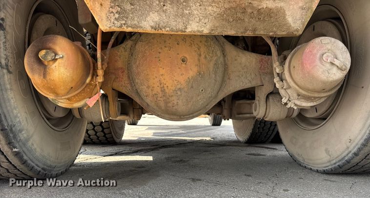 image for item EF2224 1984 Ford FT8000 water truck