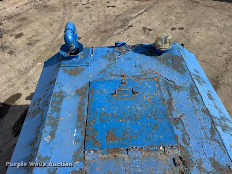 image for item EF2224 1984 Ford FT8000 water truck