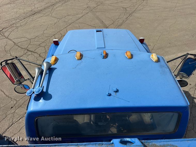 image for item EF2224 1984 Ford FT8000 water truck